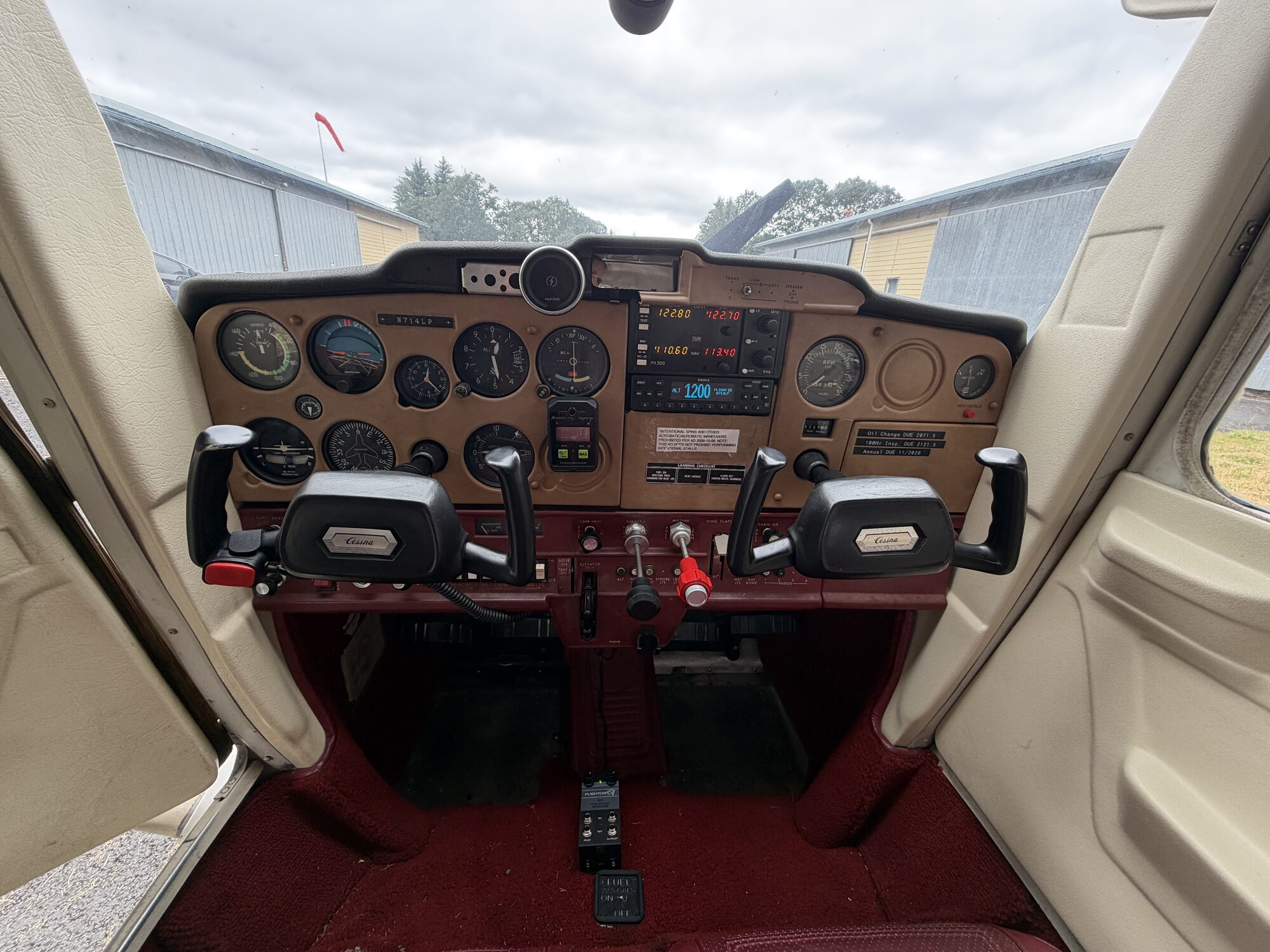 Cessna 150 instrument panel with ADS-B in